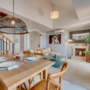  Apartment Elegant 2 Bdrm Penthouse With Bbq And Pools